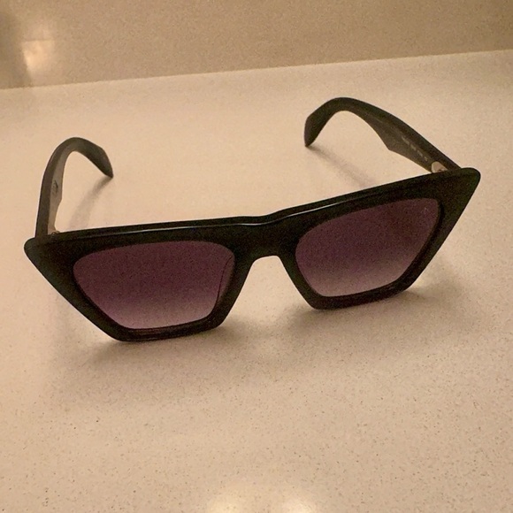 Rag & Bone CatEye Frame Sunglasses. - Picture 5 of 8
